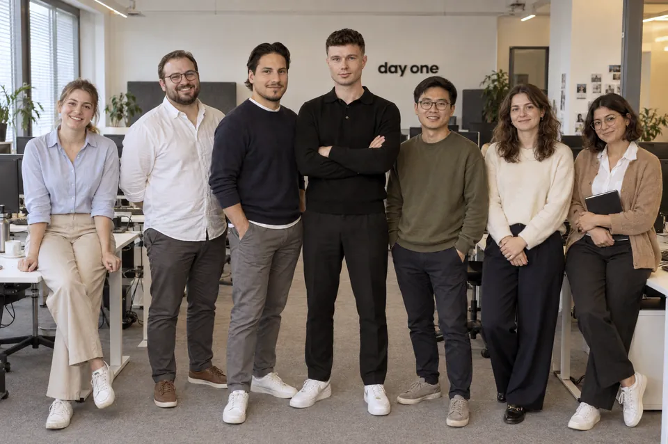 Das DAY ONE AI Team im Büro in München